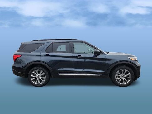 Certified 2023 Ford Explorer XLT w/ Equipment Group 202A AWD/4WD image 9