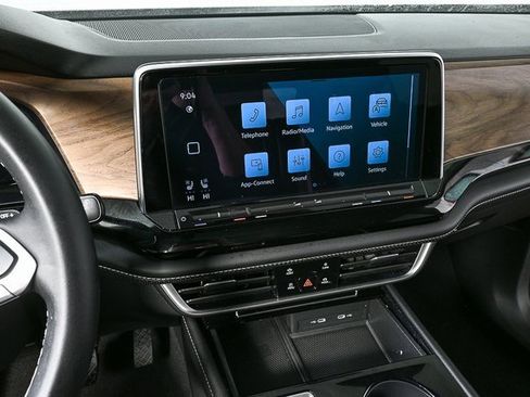 Certified 2024 Volkswagen Atlas SE w/ Panoramic Sunroof Package image 12