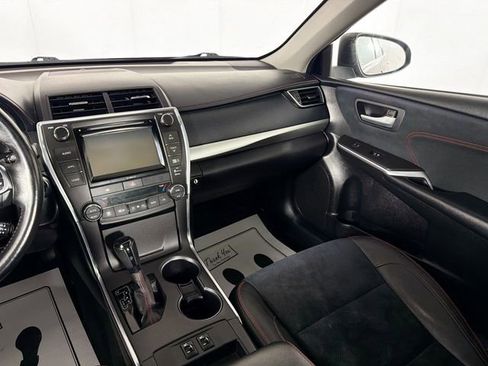 Used 2016 Toyota Camry SE FWD image 23