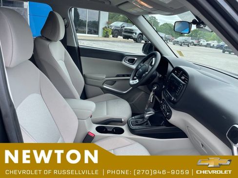Used 2025 Kia Soul LX w/ LX Technology Package FWD image 22