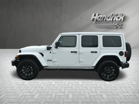 Used 2025 Jeep Wrangler Unlimited Sahara w/ Safety Group AWD/4WD image 6