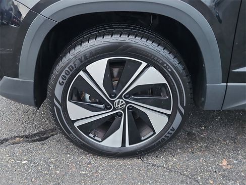 Used 2024 Volkswagen Taos SE image 7