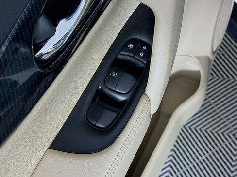Used 2020 Nissan Rogue SL w/ Premium Package FWD image 21