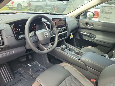 New 2026 Nissan Pathfinder Platinum FWD image 7