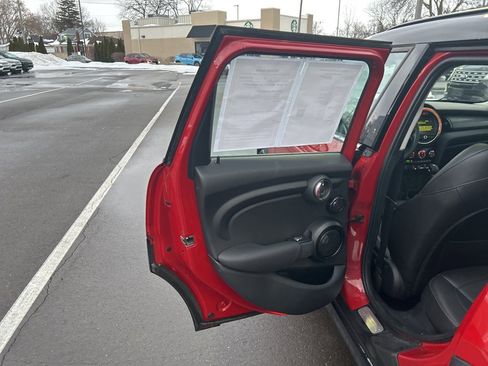 Used 2016 MINI Cooper 4-Door Hardtop image 16