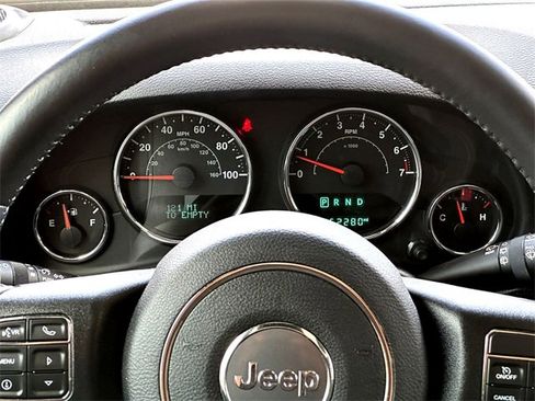 Used 2017 Jeep Wrangler Unlimited Sahara w/ Connectivity Group image 22