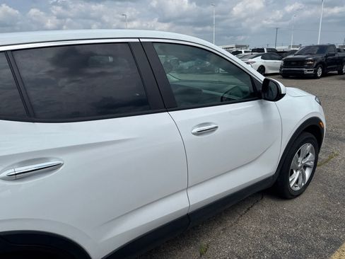 Used 2025 Buick Encore GX Preferred AWD/4WD image 11