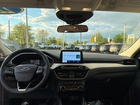 Certified 2022 Ford Escape SE w/ SE Sport Appearance Package FWD image 11
