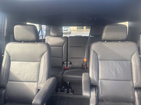 Used 2023 Chevrolet Suburban Z71 w/ Luxury Package image 10