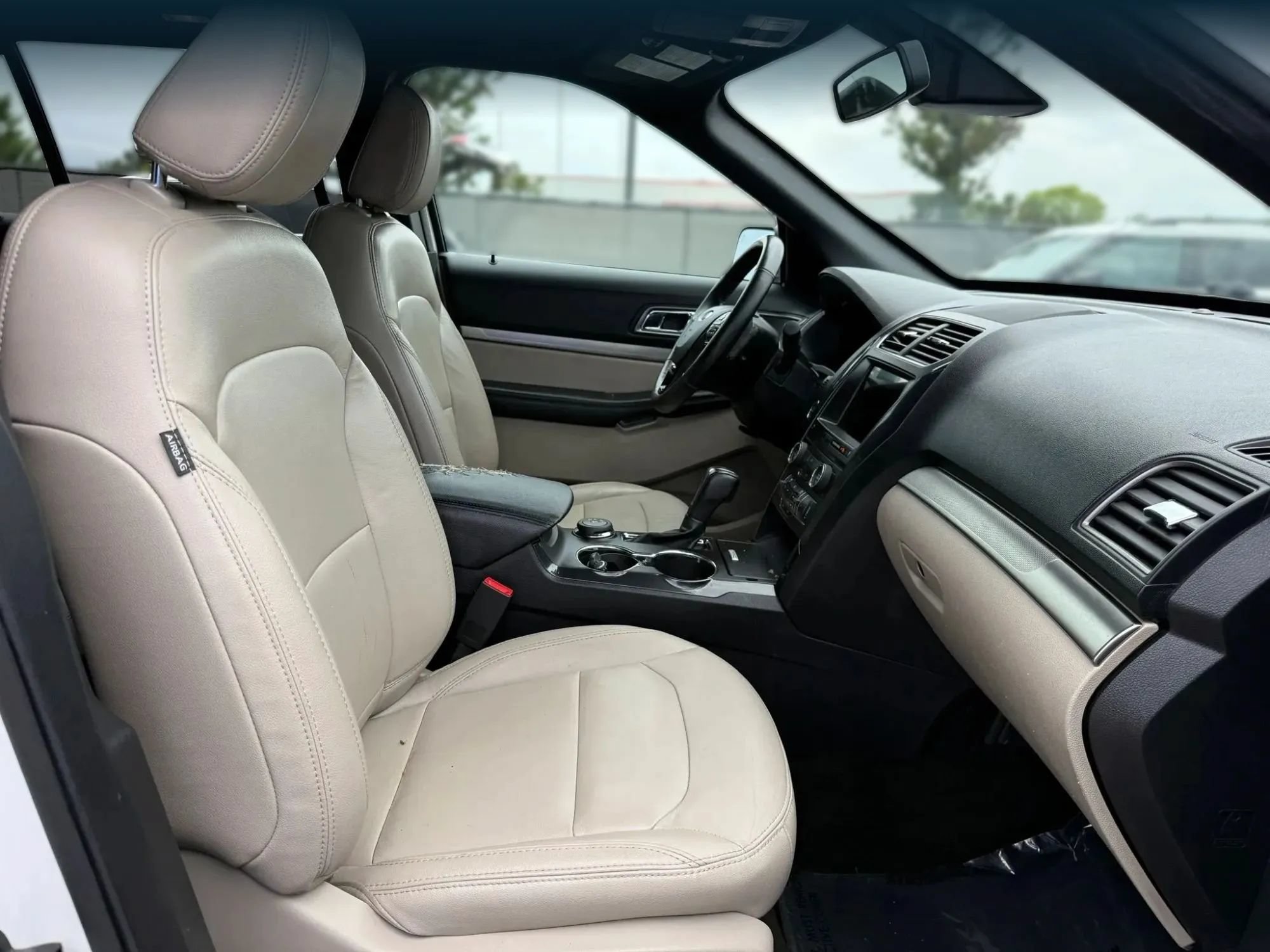Used 2018 Ford Explorer XLT w/ Equipment Group 202A AWD/4WD image 18