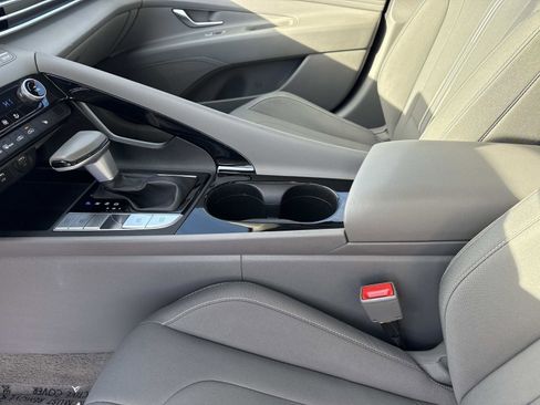 Used 2023 Hyundai Elantra SEL w/ Convenience Package image 14