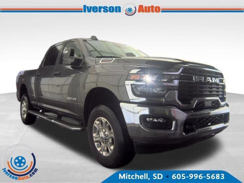 Used 2025 RAM 2500 Big Horn AWD/4WD image 3