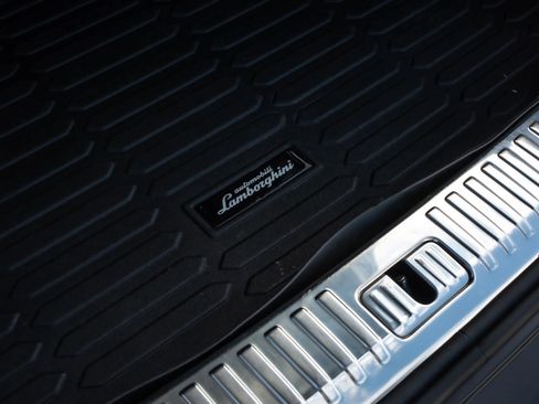 Used 2020 Lamborghini Urus image 39