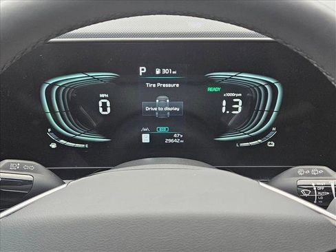 Used 2024 Kia Niro SX Touring image 11