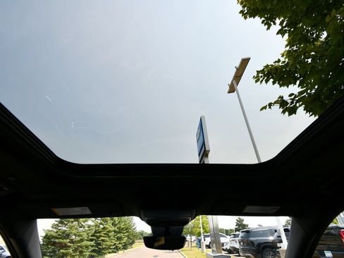 Used 2025 Chevrolet Traverse RS w/ LPO, Floor Liner Package AWD/4WD image 18