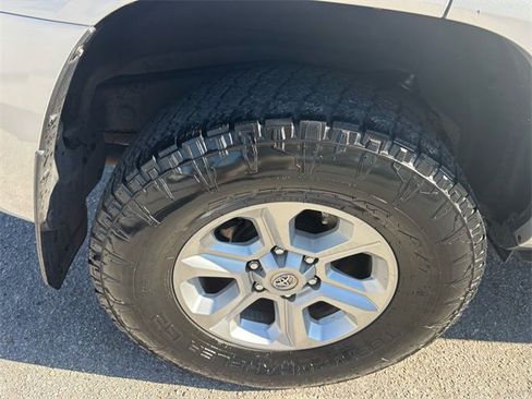 Used 2019 Toyota 4Runner SR5 Premium image 18