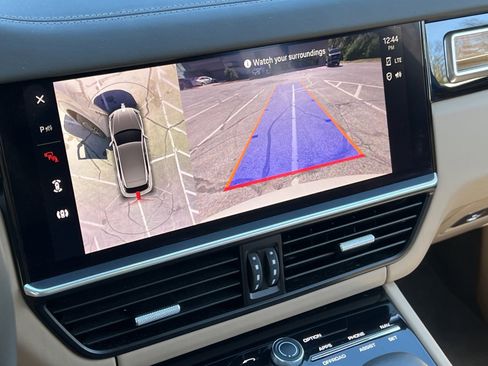 Certified 2022 Porsche Cayenne Platinum Edition image 28