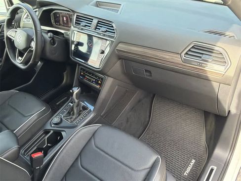 Used 2022 Volkswagen Tiguan SEL R-Line image 12