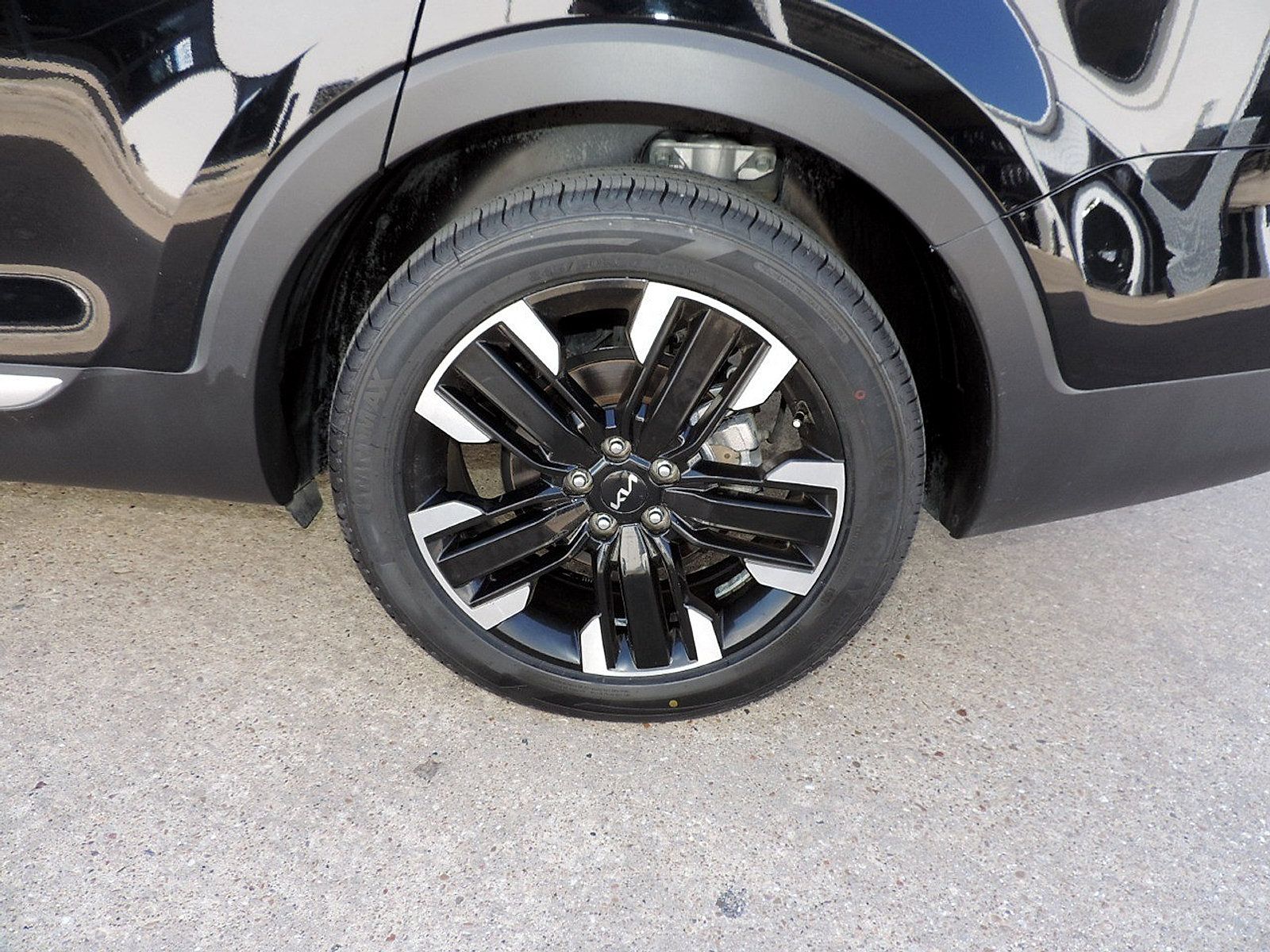 Used 2024 Kia Telluride SX w/ Towing Package FWD image 10