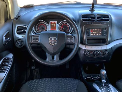 Used 2019 Dodge Journey SE w/ Blacktop Package FWD image 6