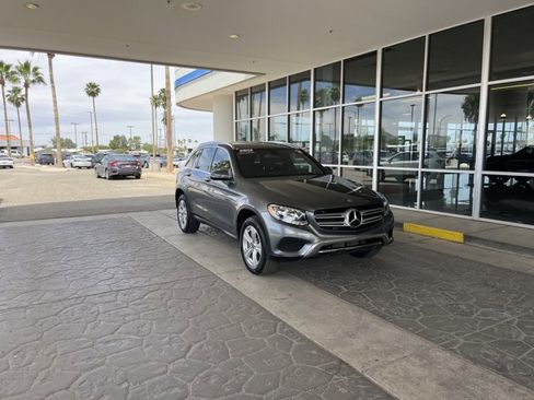 Used 2018 Mercedes-Benz GLC 300 4MATIC image 5