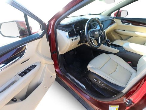 Used 2018 Cadillac XT5 Luxury w/ Driver Awareness Package image 11