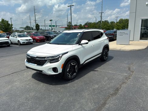 Used 2024 Kia Seltos SX w/ SX Sunroof Package AWD/4WD image 2