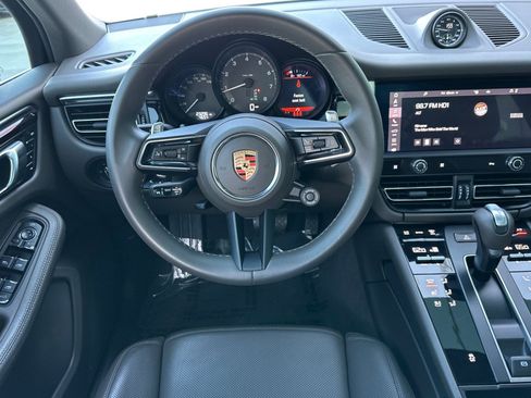 Certified 2023 Porsche Macan image 14