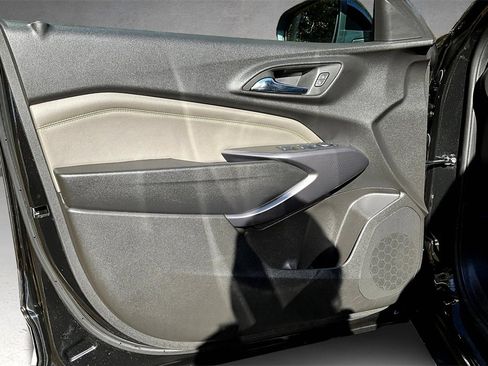 Used 2025 Chevrolet Trax ACTIV w/ Sunroof Package image 17