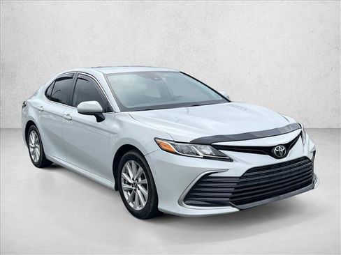 Used 2023 Toyota Camry LE image 3