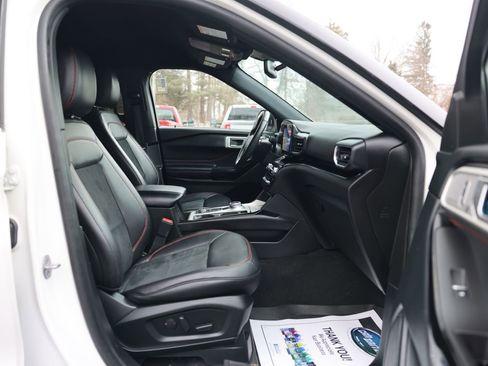 Certified 2022 Ford Explorer ST-Line w/ Class IV Trailer Tow Package image 9