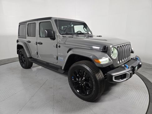 Used 2023 Jeep Wrangler Unlimited Sahara w/ Cold Weather Group image 3