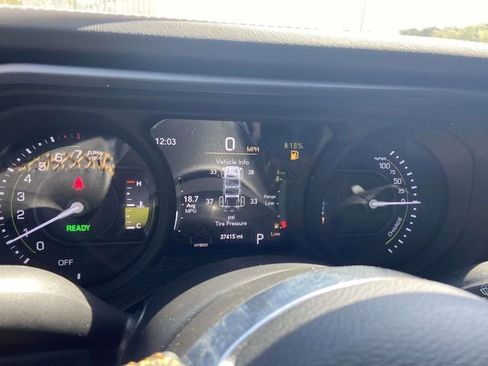 Used 2024 Jeep Wrangler Unlimited Sahara AWD/4WD image 18