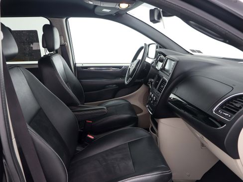Used 2019 Dodge Grand Caravan SXT FWD image 20