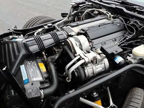 Used 1993 Chevrolet Corvette Coupe RWD image 16