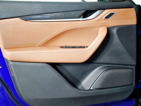 Used 2021 Maserati Levante image 26