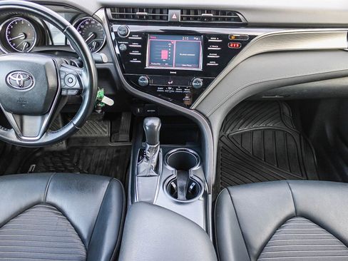 Used 2020 Toyota Camry SE image 13
