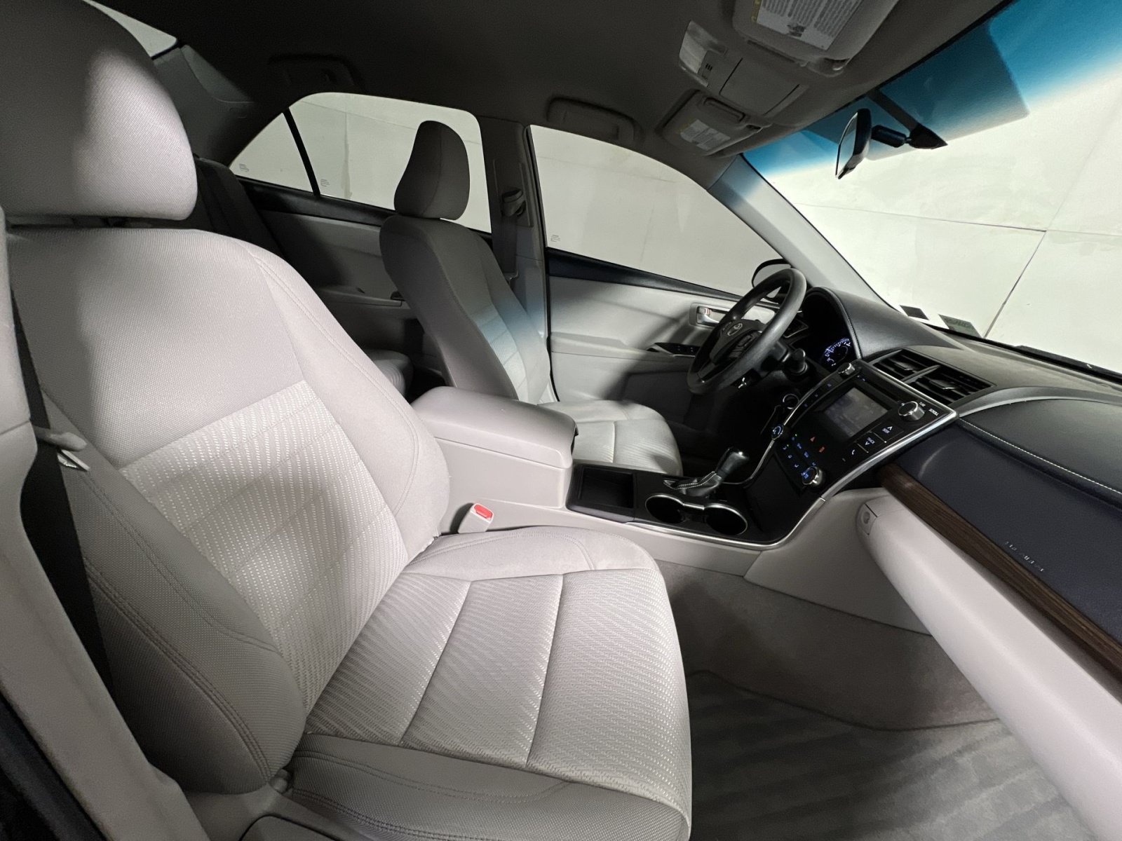 Used 2016 Toyota Camry LE FWD image 25