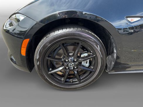 Used 2022 MAZDA MX-5 Miata Sport RWD image 9