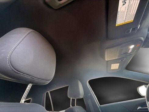 Used 2025 Chevrolet Equinox LT image 28