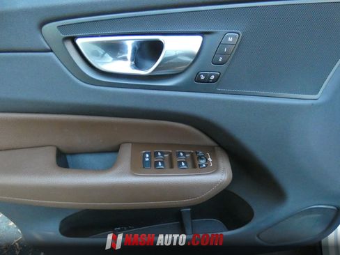 Used 2022 Volvo XC60 B5 Momentum AWD/4WD image 54