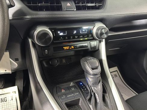 Used 2021 Toyota RAV4 LE FWD image 23