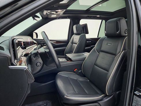 Used 2024 Cadillac Escalade Premium Luxury image 10