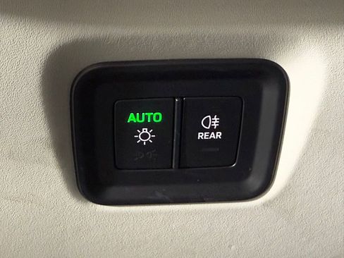 Certified 2025 Porsche Cayenne Coupe image 37