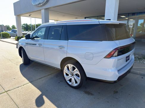 Used 2025 Lincoln Navigator Black Label AWD/4WD image 7