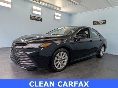 Used 2020 Toyota Camry LE image 3