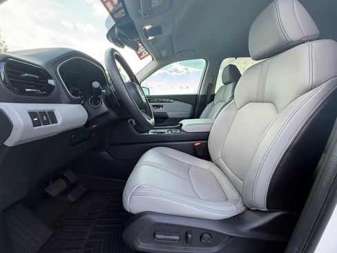 Used 2025 Honda Pilot EX-L image 14