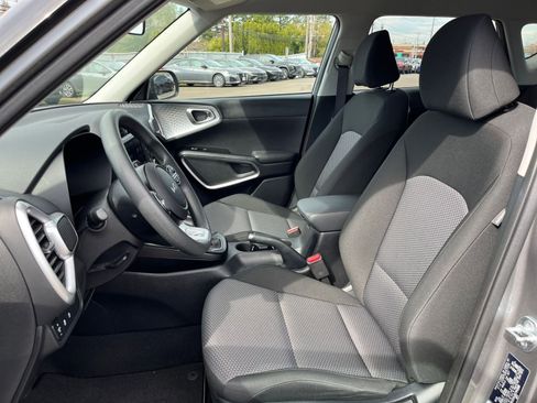 Used 2025 Kia Soul LX w/ LX Technology Package image 34
