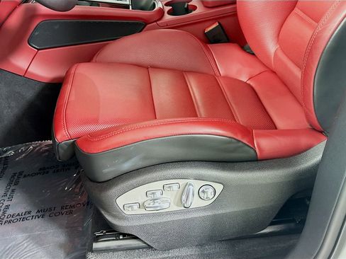 Certified 2025 Porsche Macan image 22
