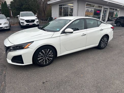 Used 2023 Nissan Altima 2.5 SV FWD image 8
